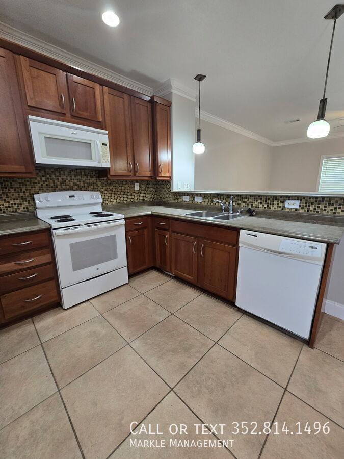 Townhouse for rent at 200 S 11th St #102, Leesburg, FL 34748