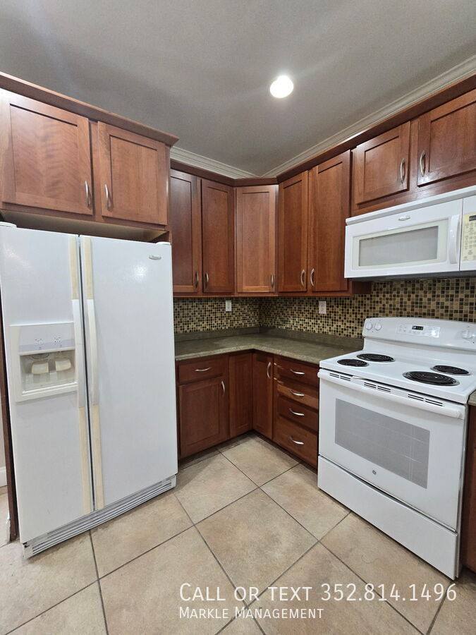 Townhouse for rent at 200 S 11th St #102, Leesburg, FL 34748