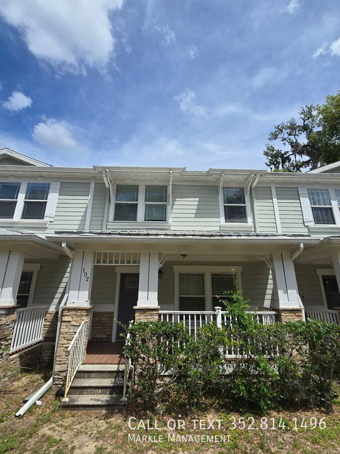 Townhouse for rent at 200 S 11th St #102, Leesburg, FL 34748