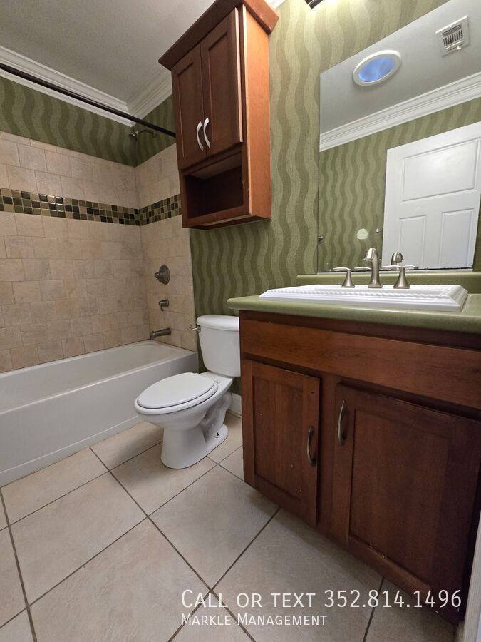 Townhouse for rent at 200 S 11th St #102, Leesburg, FL 34748