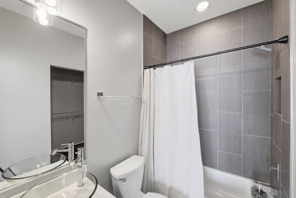 Apartment for rent at 919 Westbrook Dr, Charlotte, NC 28202