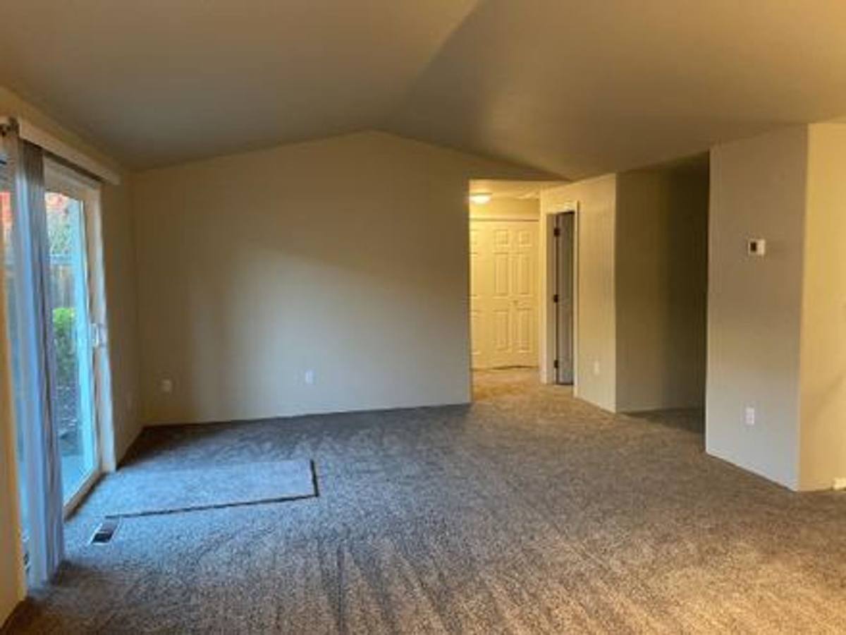 Apartment for rent at 2731 Crater Lake Ave, Medford, OR 97504