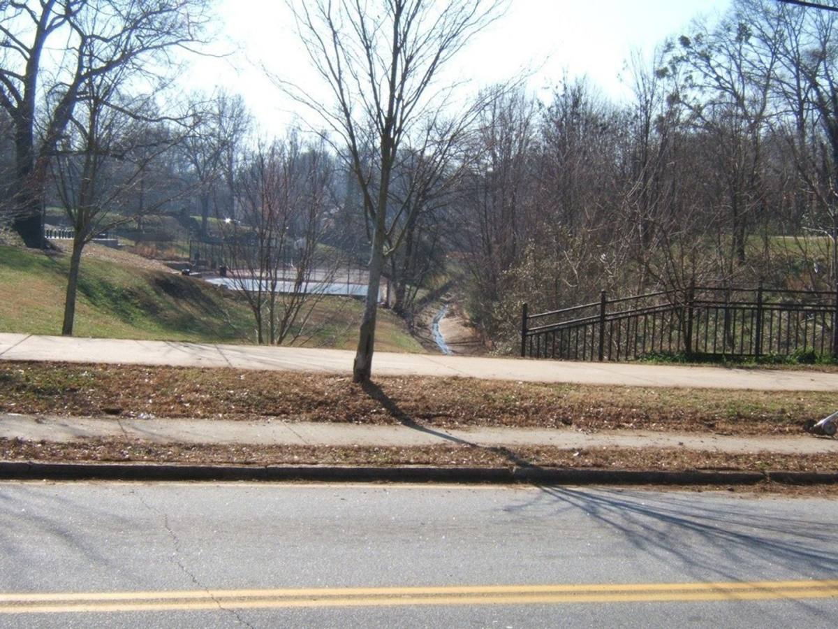 Apartment for rent at 1352 N Ave, Atlanta, GA 30307