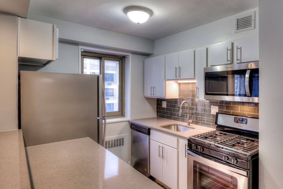 Apartment for rent at 1350 N Lake Shore Dr, Chicago, IL 60610