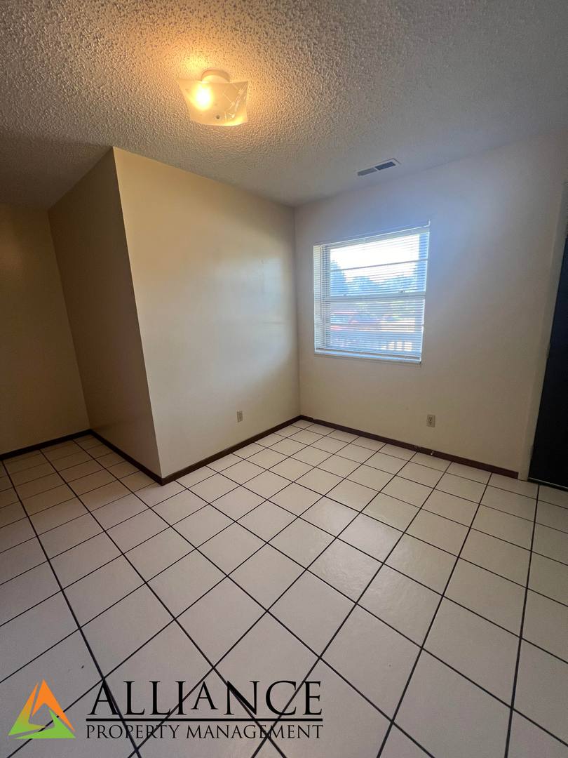 Apartment for rent at 2014 Seaton Ave, Manhattan, KS 66502