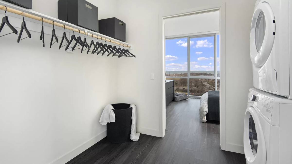 Apartment for rent at 811 W Agatite Ave, Chicago, IL 60640