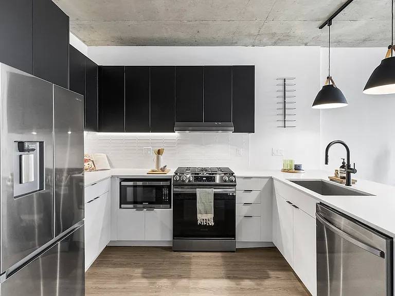 Apartment for rent at 225 N Elizabeth St, Chicago, IL 60607