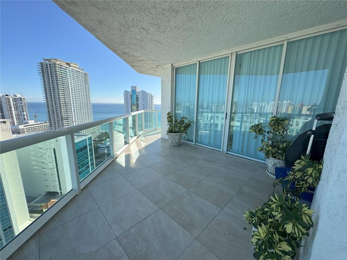 House for rent at 16400 Collins Ave, North Miami Beach, FL 33160