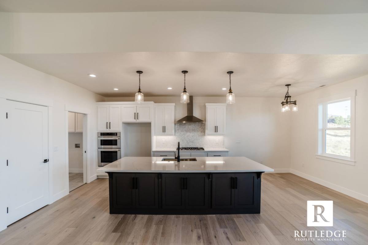 House for rent at 3282 Sky Way, Medford, OR 97504