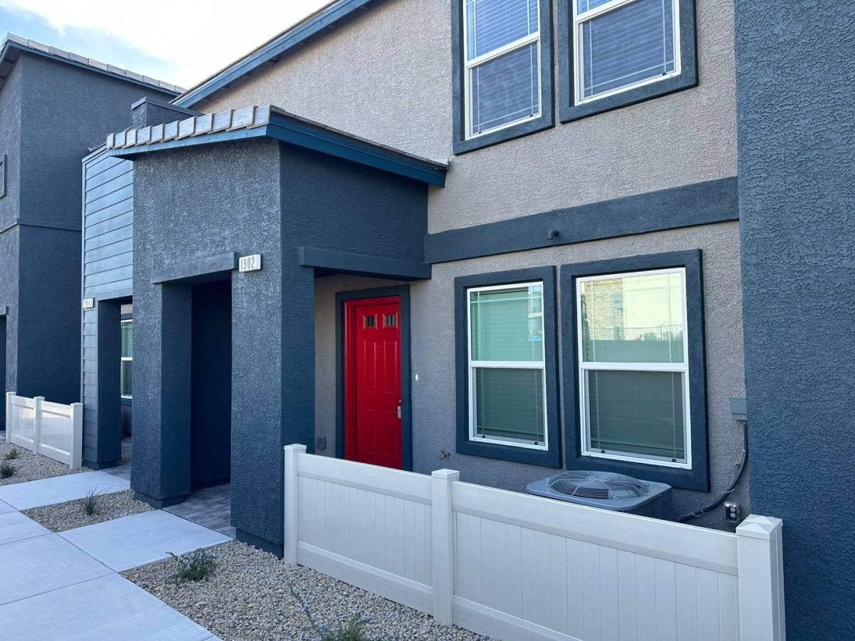 Townhouse for rent at 1902 Omaggio Vista St, Henderson, NV 89044