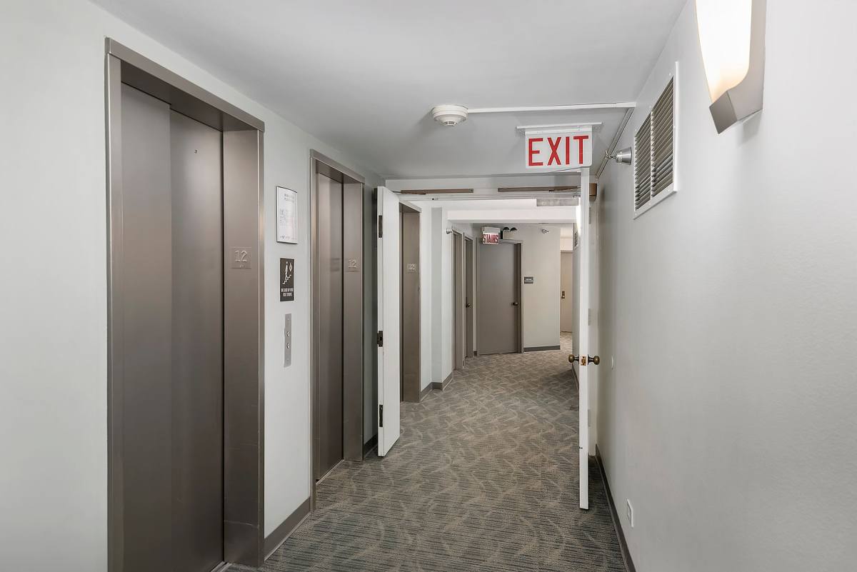 Apartment for rent at 8 W Chestnut St, Chicago, IL 60610