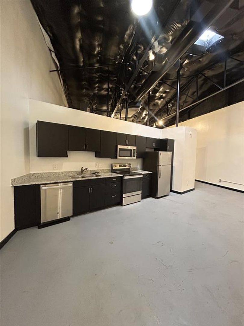 Apartment for rent at 2007 S Ervay St, Dallas, TX 75215