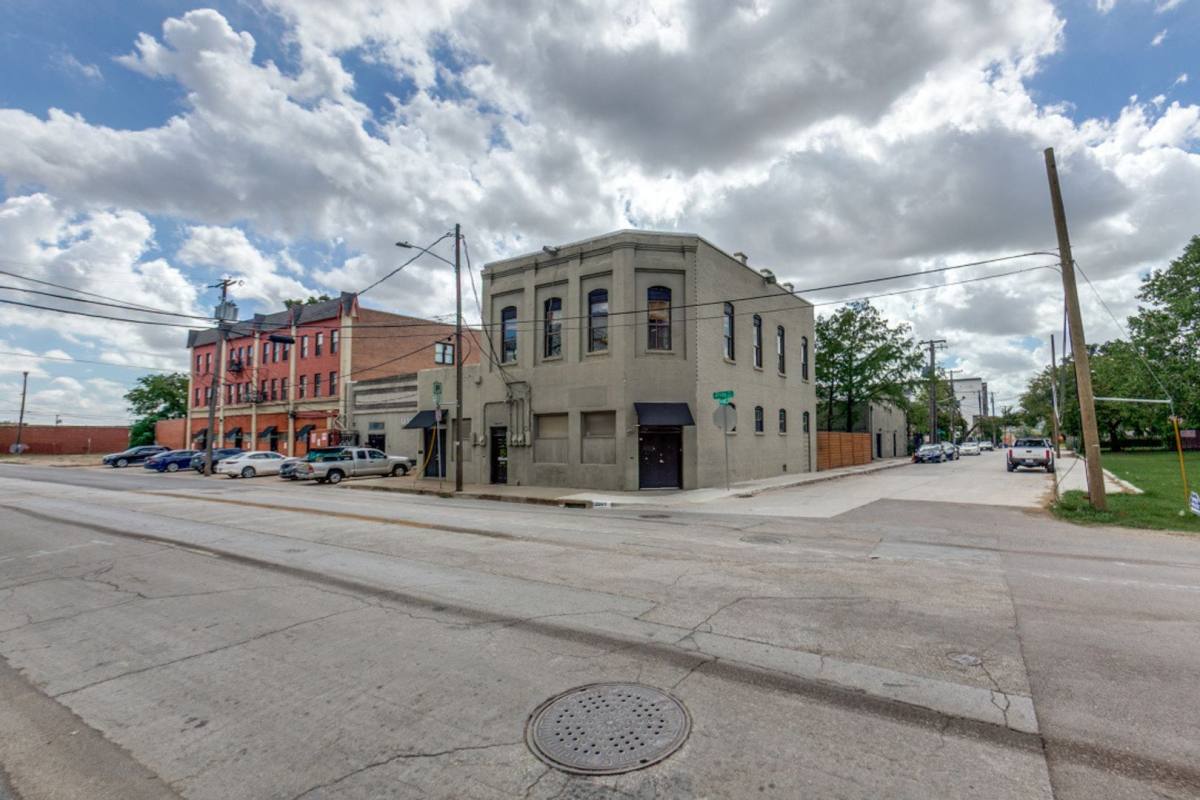 Apartment for rent at 2007 S Ervay St, Dallas, TX 75215