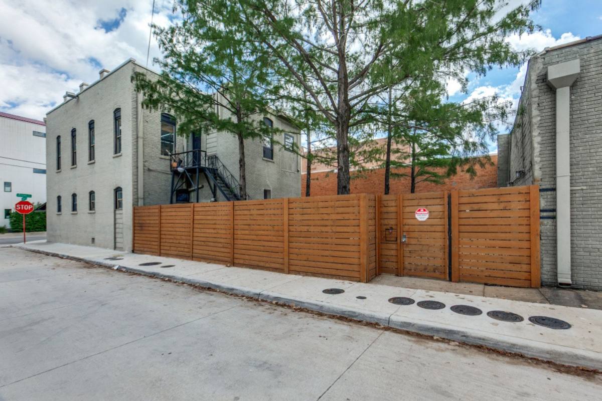 Apartment for rent at 2007 S Ervay St, Dallas, TX 75215