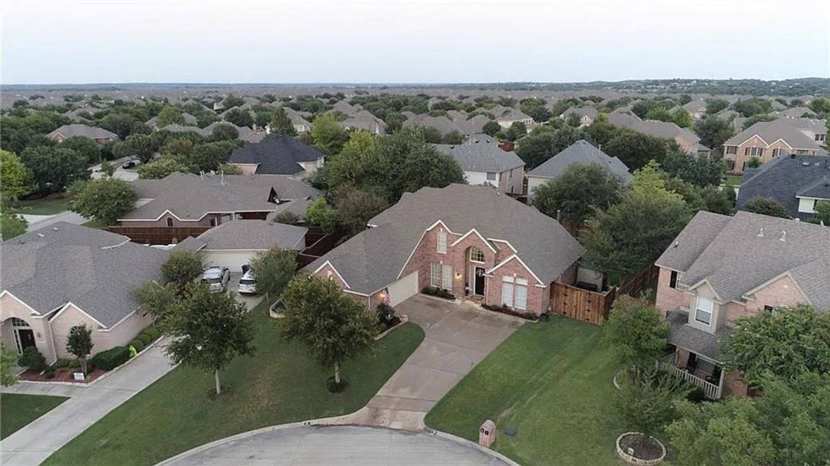 House for rent at 5 Parkway Court, Roanoke, TX 76262
