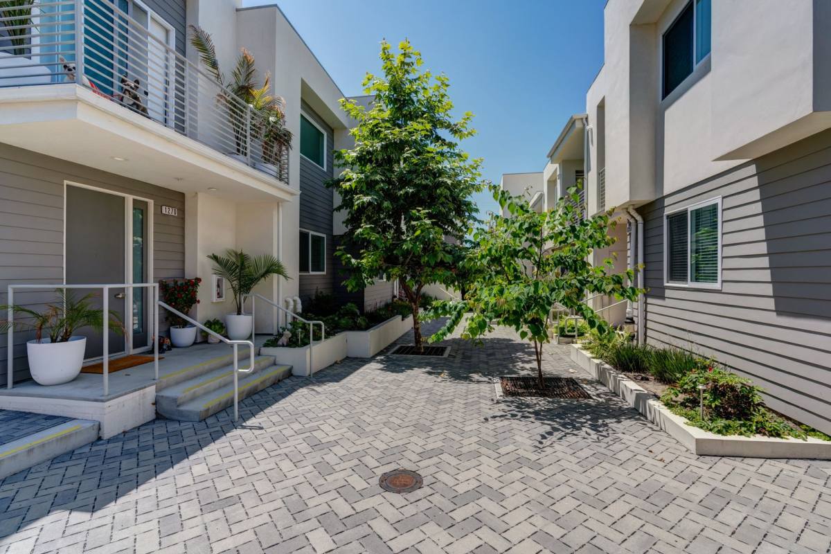 Condo for rent at 1276 E Santa Clara St, Ventura, CA 93001