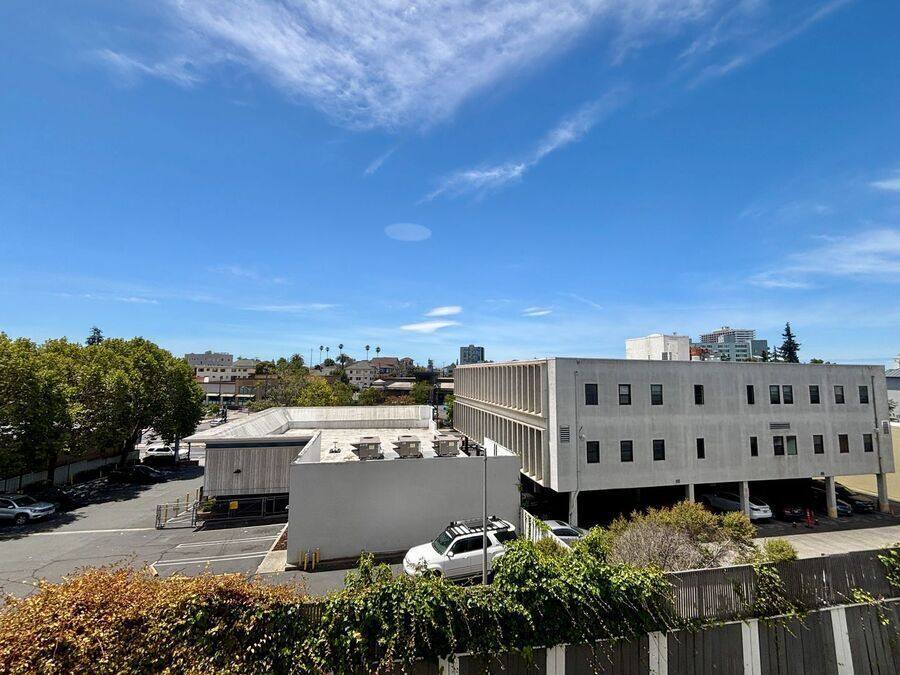 Apartment for rent at 210 Athol Ave #10, Oakland, CA 94606