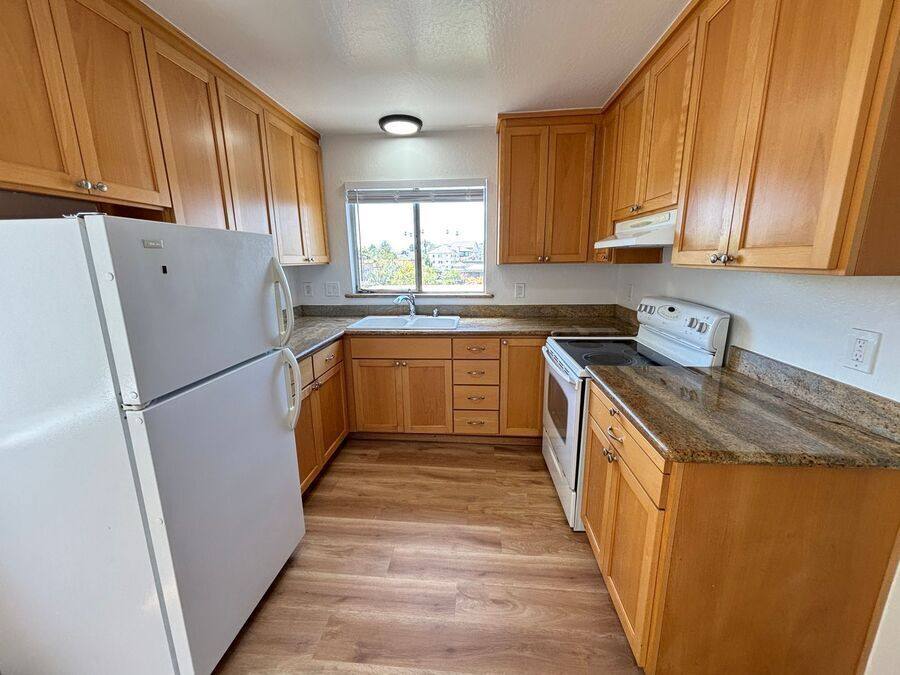 Apartment for rent at 210 Athol Ave #10, Oakland, CA 94606