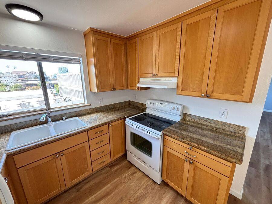 Apartment for rent at 210 Athol Ave #10, Oakland, CA 94606