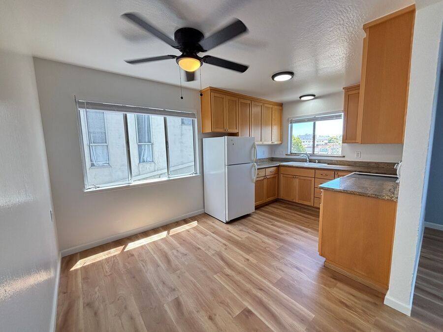 Apartment for rent at 210 Athol Ave #10, Oakland, CA 94606