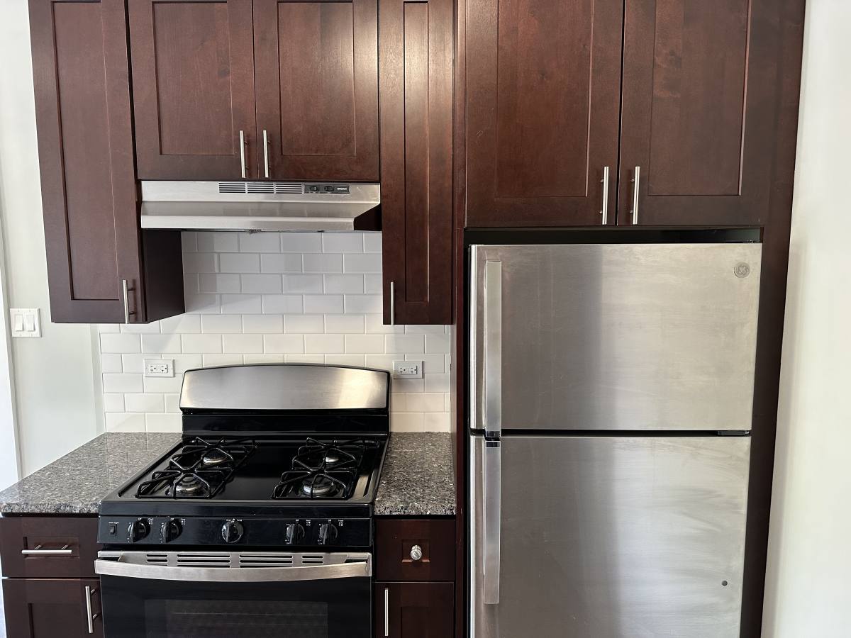 Apartment for rent at 725 Saint Johns, Highland Park, IL 60035
