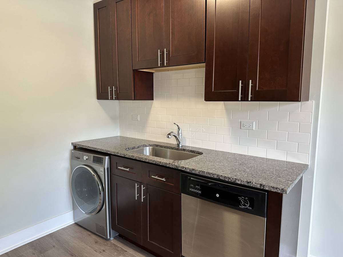 Apartment for rent at 725 Saint Johns, Highland Park, IL 60035