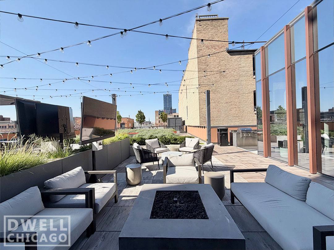 Apartment for rent at 166 N Aberdeen St, Chicago, IL 60607