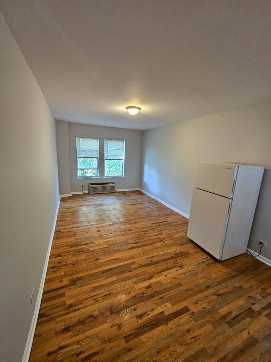 Apartment for rent at 7708 S Shore Dr, Chicago, IL 60649