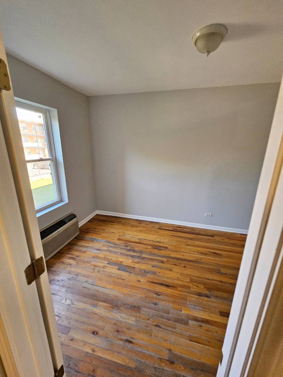 Apartment for rent at 7708 S Shore Dr, Chicago, IL 60649