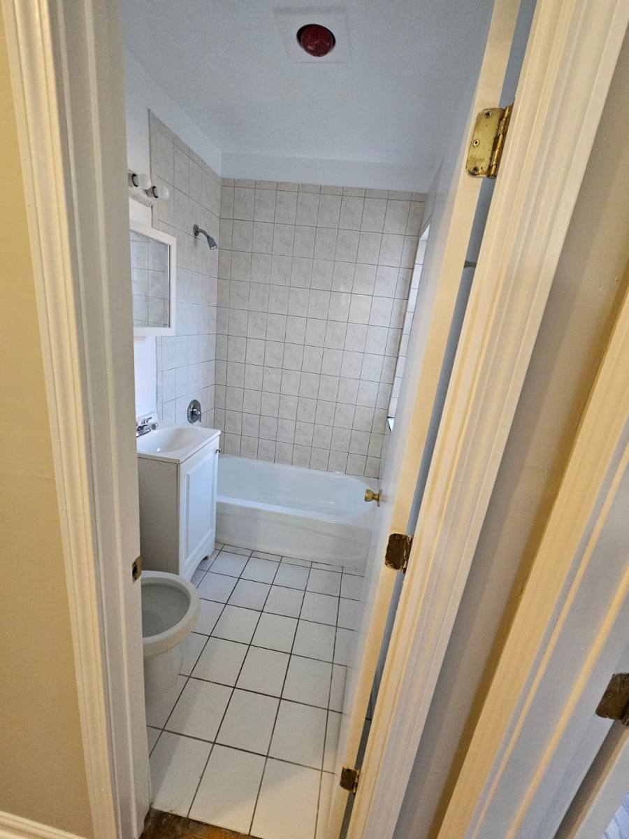 Apartment for rent at 7708 S Shore Dr, Chicago, IL 60649