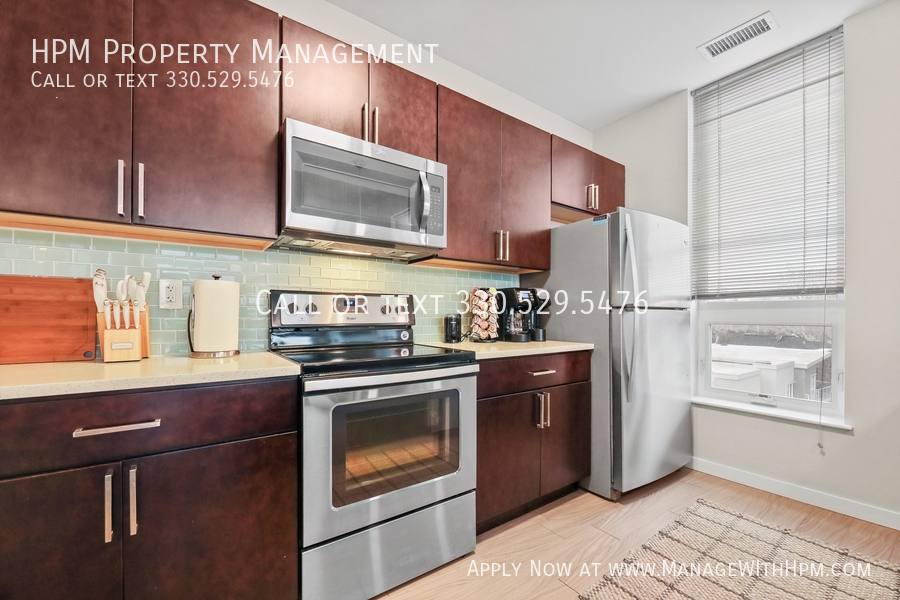 Apartment for rent at 3219 Detroit Ave #306, Cleveland, OH 44113