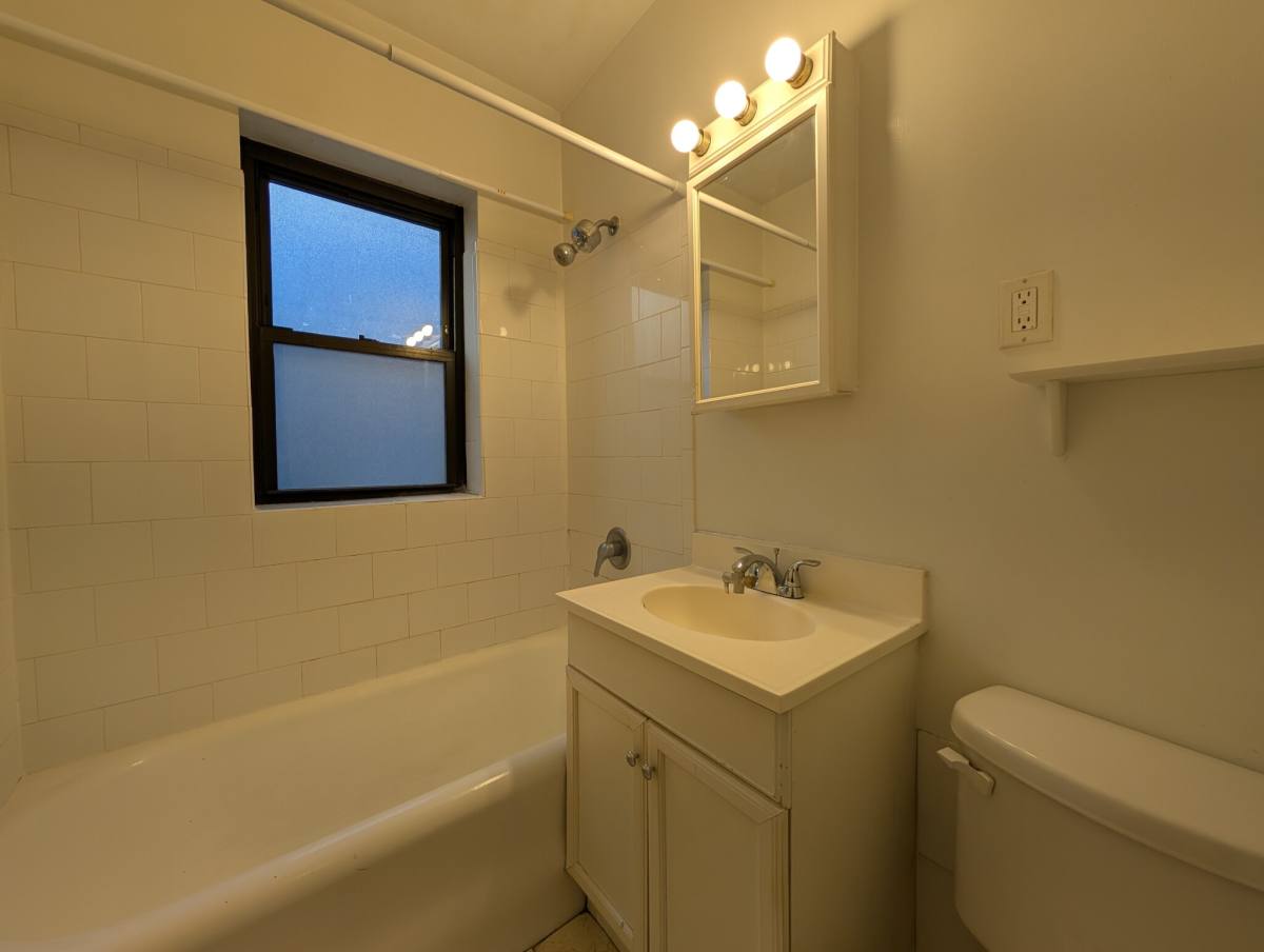 Apartment for rent at 536 W Arlington, Chicago, IL 60614