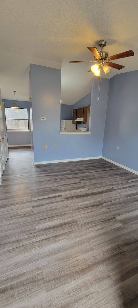 Apartment for rent at 905 S 4th St, Horseshoe Bend, AR 72512