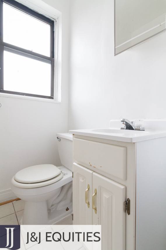 Apartment for rent at 4735 N Beacon, Chicago, IL 60640