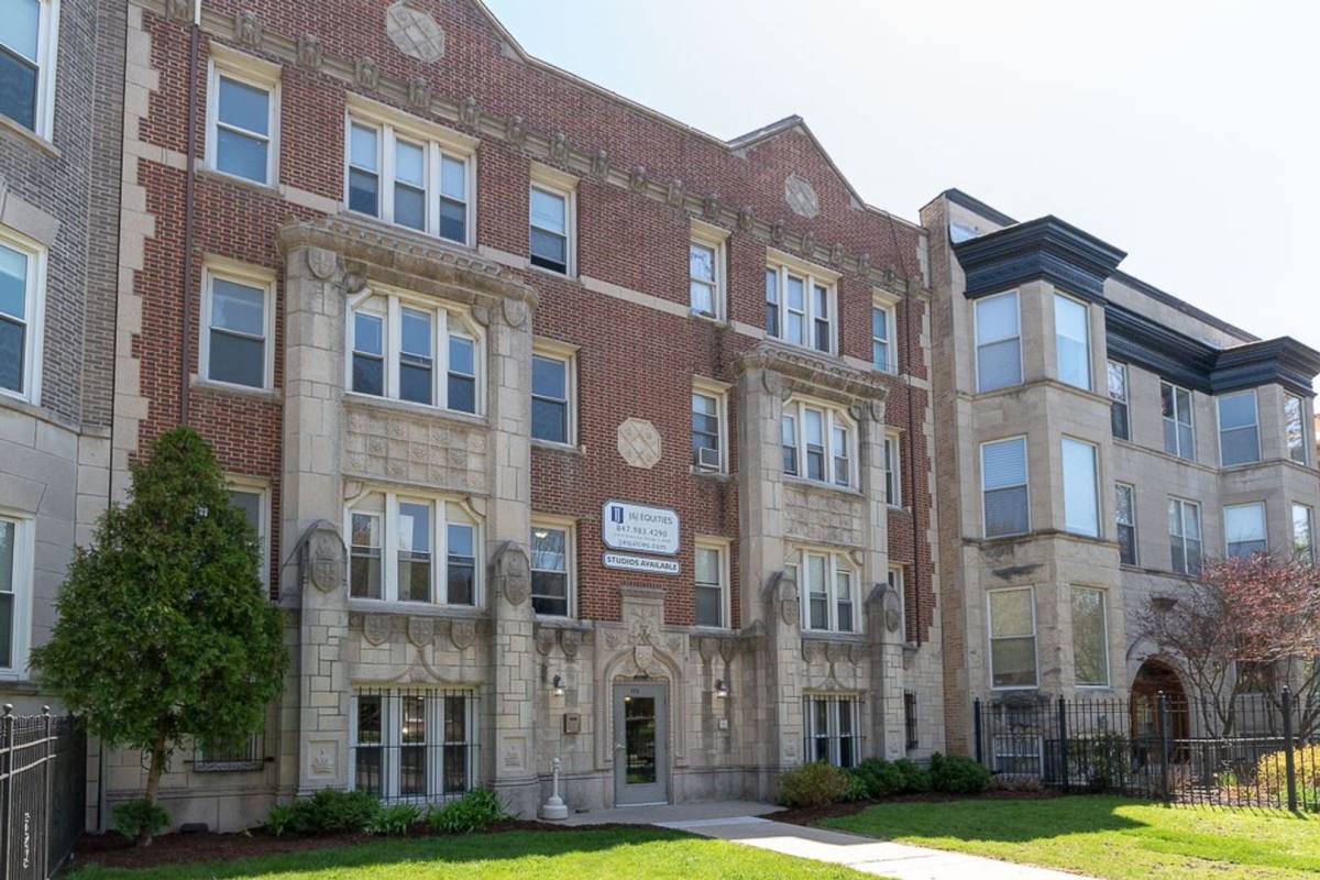 Apartment for rent at 4735 N Beacon, Chicago, IL 60640