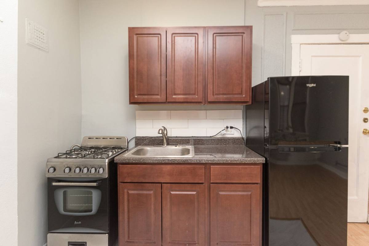 Apartment for rent at 4735 N Beacon, Chicago, IL 60640