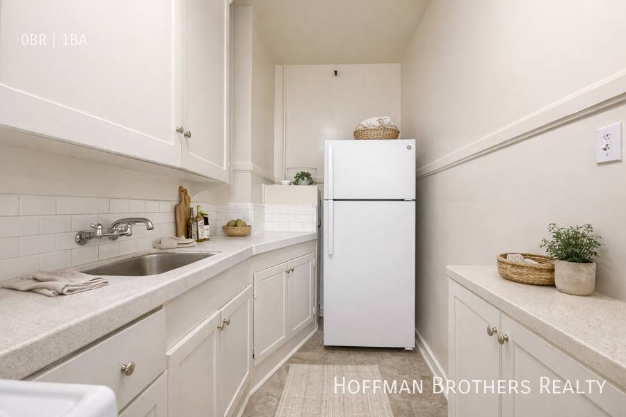 Apartment for rent at 1611 Schrader Blvd #119, Los Angeles, CA 90028