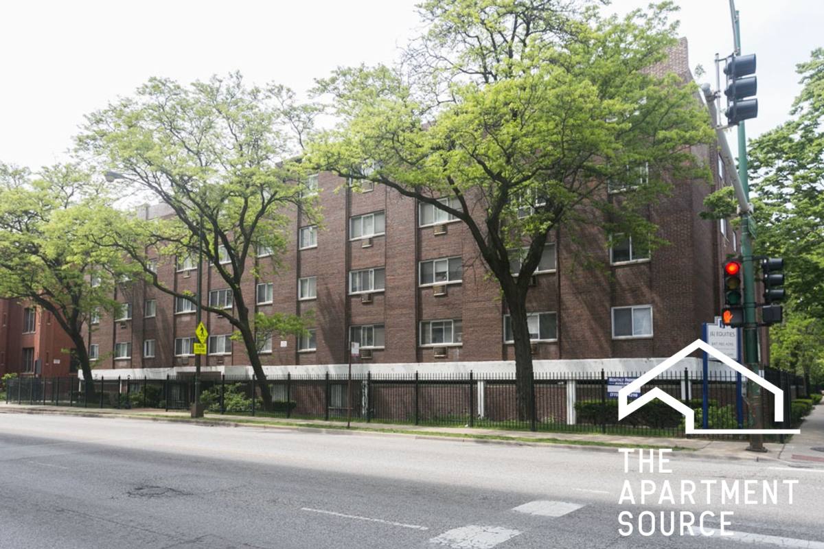 Apartment for rent at 1040 W Hollywood St, Chicago, IL 60660
