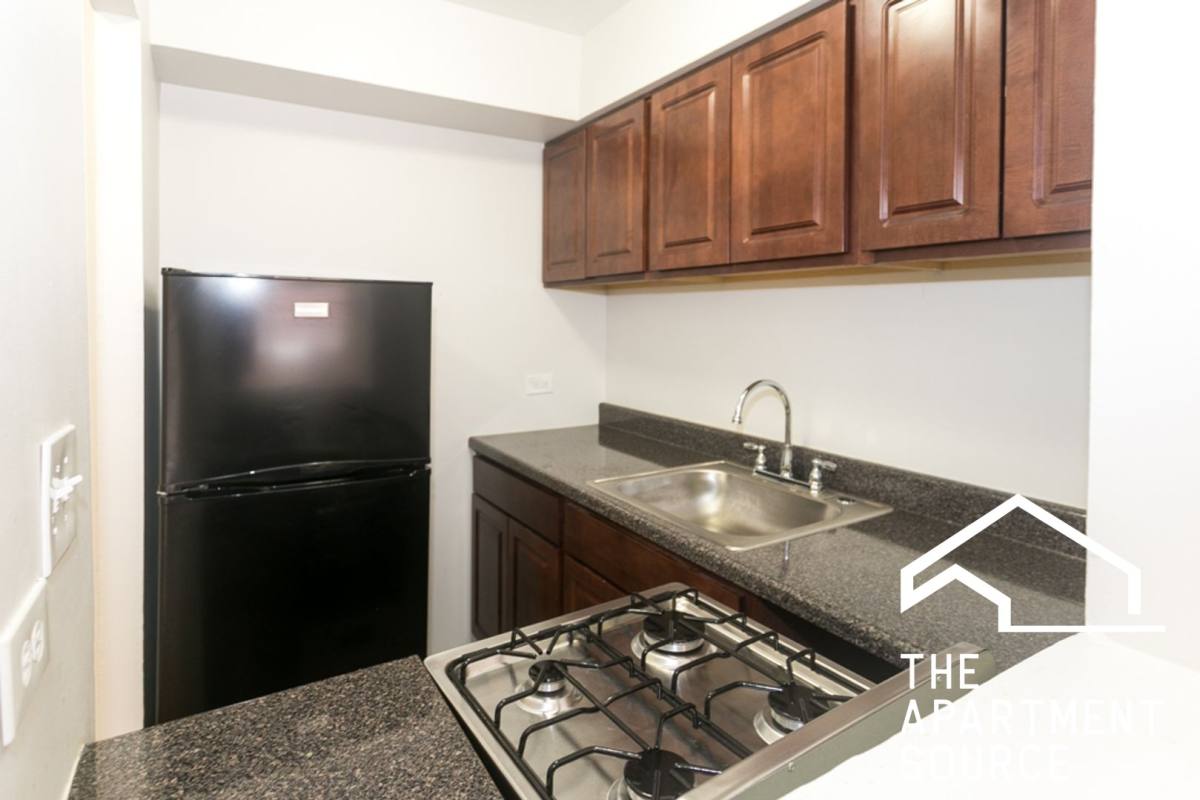 Apartment for rent at 1040 W Hollywood St, Chicago, IL 60660