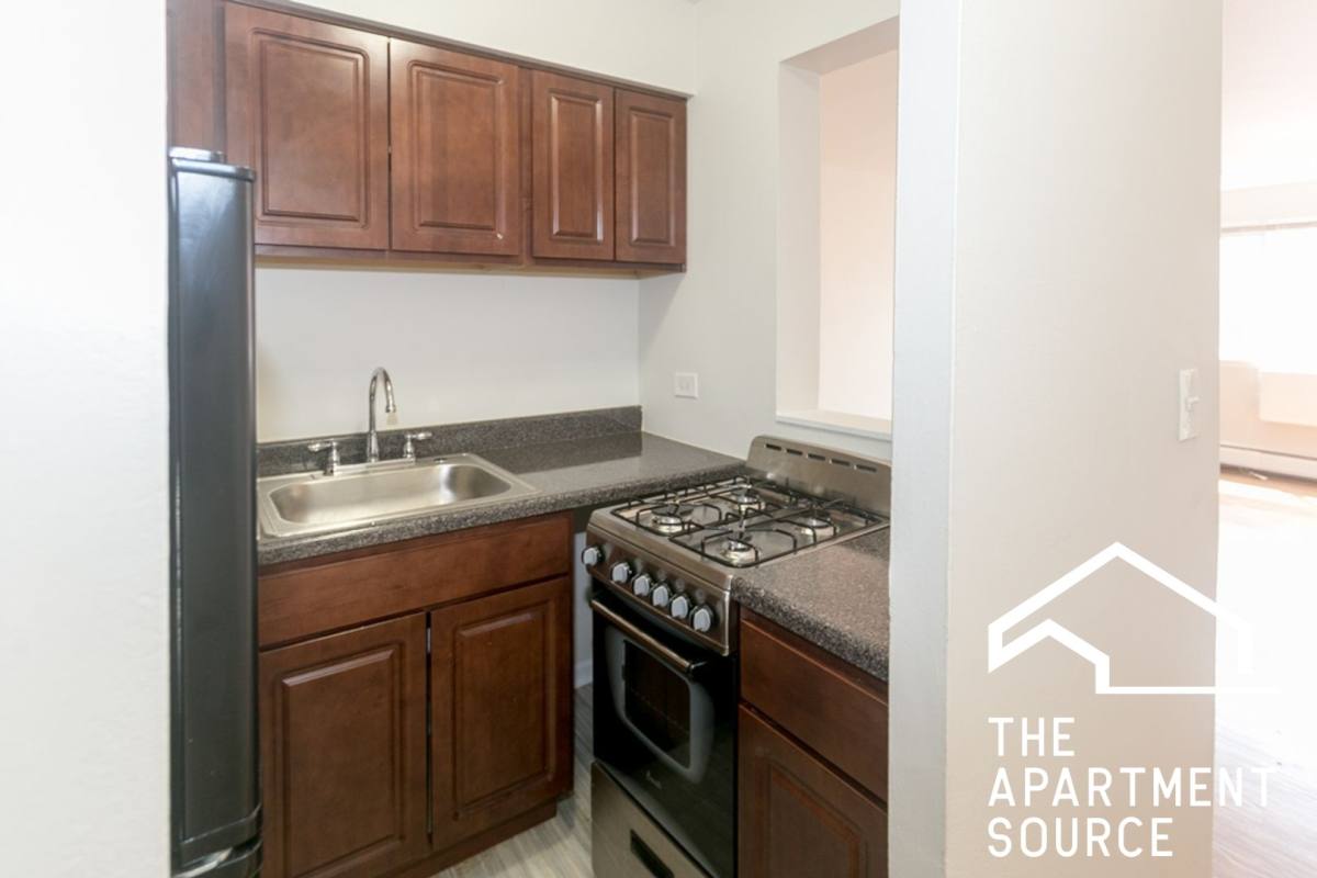 Apartment for rent at 1040 W Hollywood St, Chicago, IL 60660