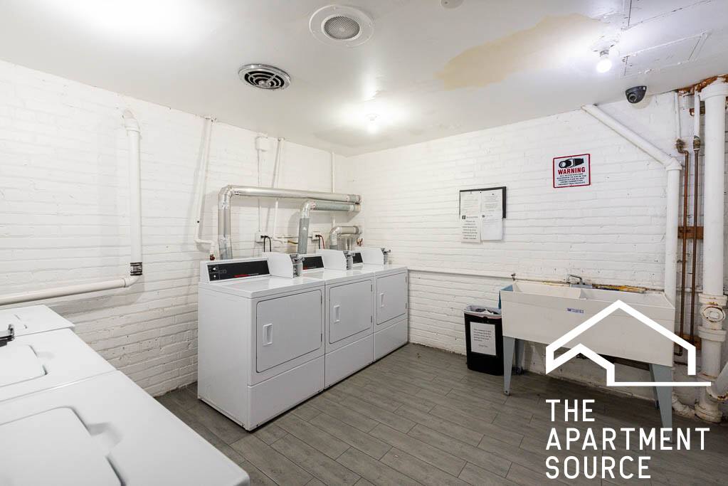 Apartment for rent at 1040 W Hollywood St, Chicago, IL 60660