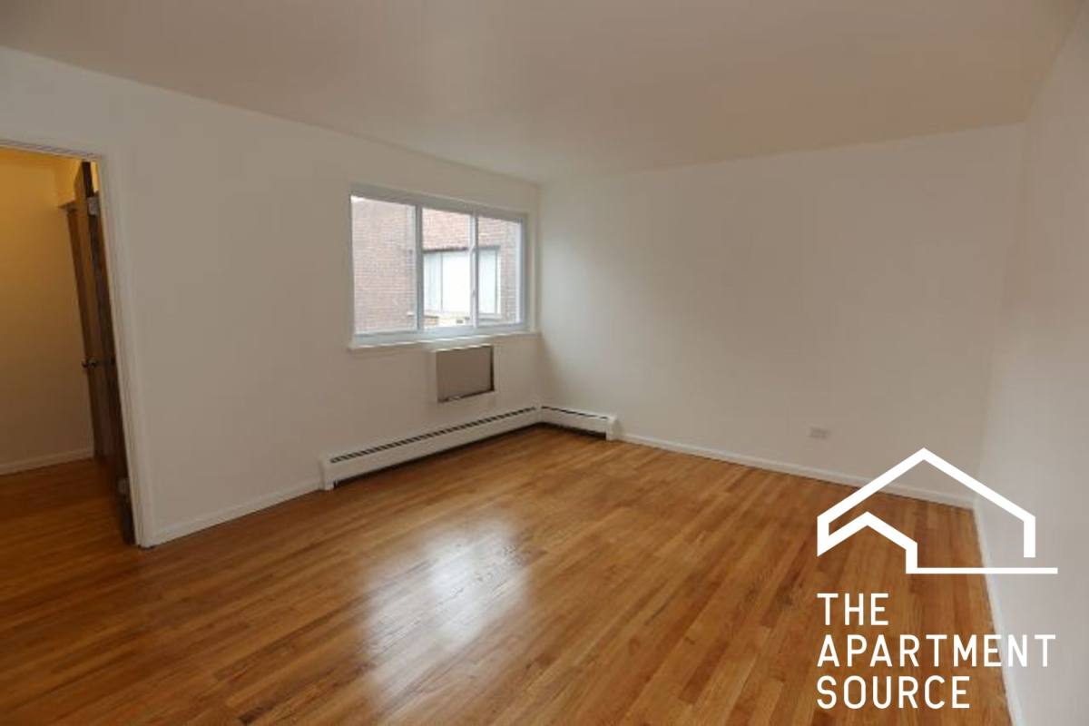 Apartment for rent at 1040 W Hollywood St, Chicago, IL 60660
