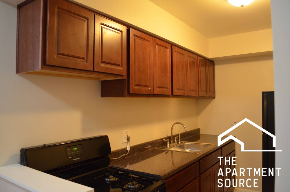 Apartment for rent at 1040 W Hollywood St, Chicago, IL 60660