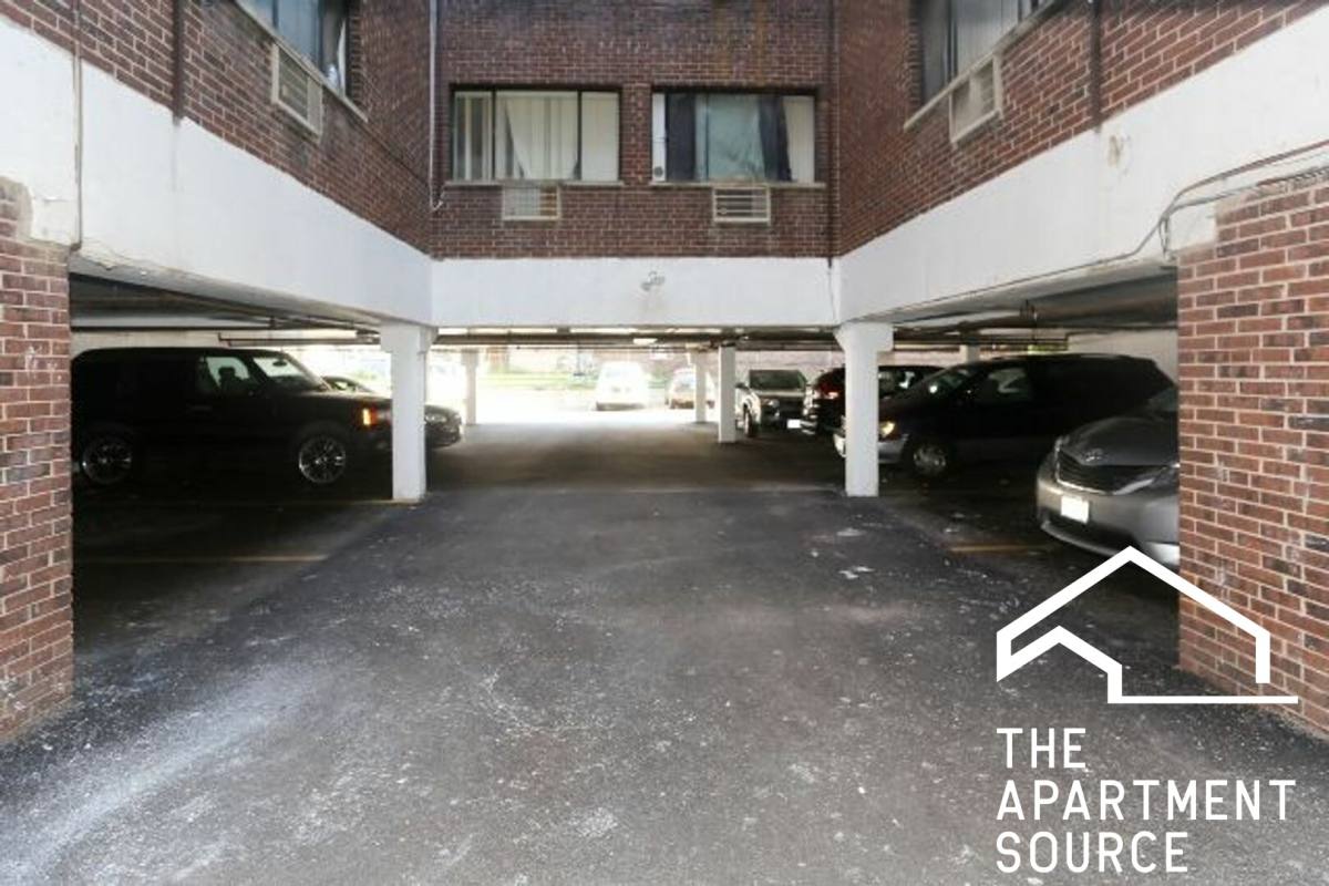 Apartment for rent at 1040 W Hollywood St #323, Chicago, IL 60660