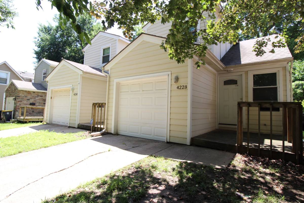 Townhouse for rent at 4228 Wyoming, Kansas City, MO 64111