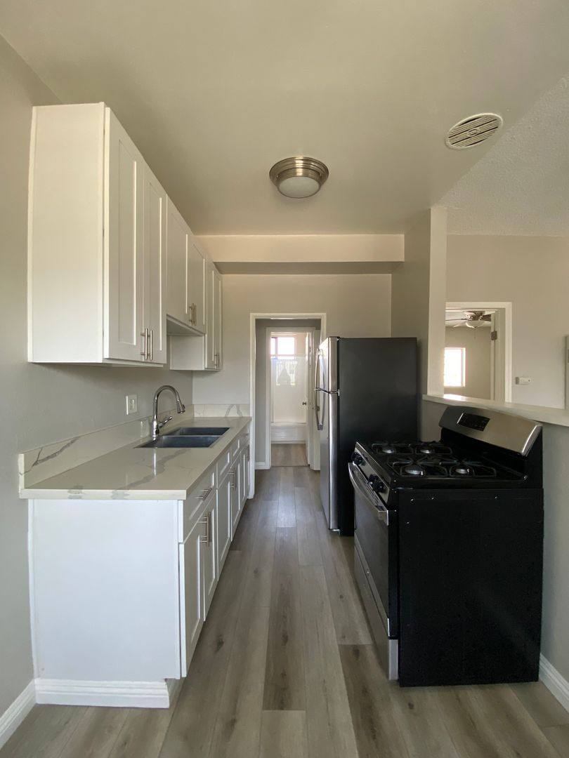 Apartment for rent at 1242 Cedar Ave, Long Beach, CA 90813