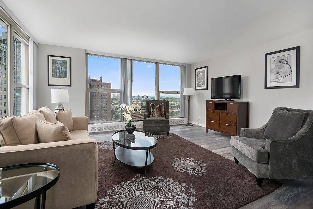 Apartment for rent at 5600 N Sheridan Rd, Chicago, IL 60660