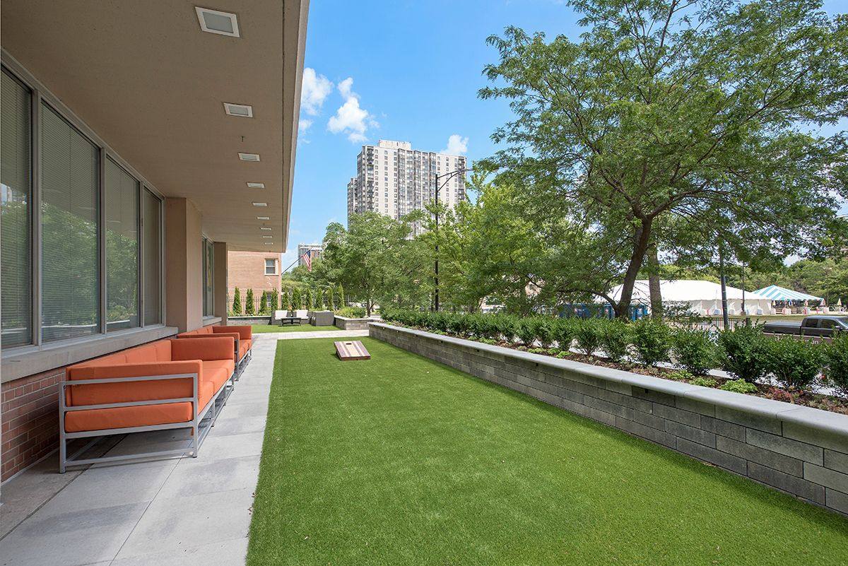Apartment for rent at 5600 N Sheridan Rd, Chicago, IL 60660