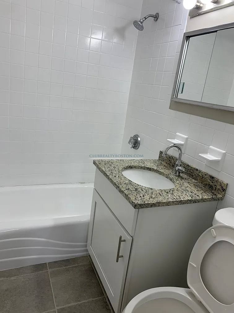 Apartment for rent at 286 Grove St, Auburndale, MA 02466
