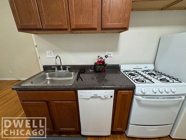 Apartment for rent at 915 W Waveland #1A, Chicago, IL 60613